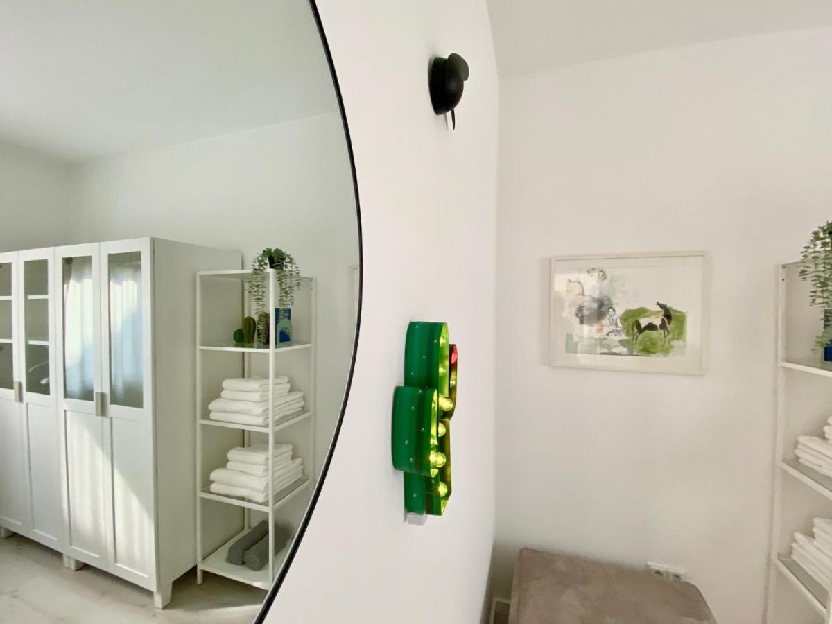 Modernes Apartment, Terrasse Und Garten Am Lilienthalpark Im Suedwesten Berlins *